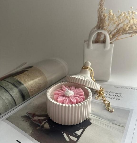 Daisy Flower Candle in Decorative Trinket Jar