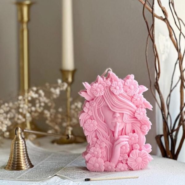 Venus Soy Candle - Sculptural Flower Candle for Home Decor and Aesthetic Touch