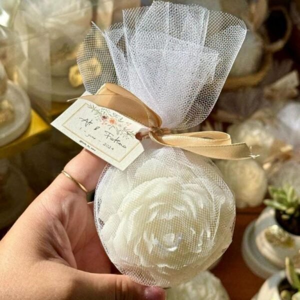 Customized Big Peony Flower Scented Candles in Special Packaging